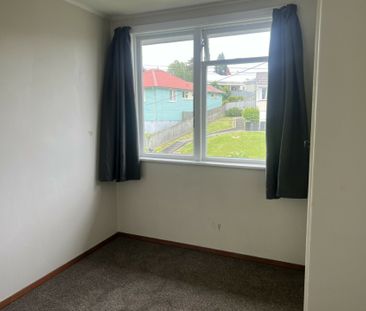 Four bedroom home available now! - Photo 3