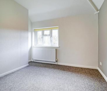 4 bedroom end of terrace house to rent - Photo 1