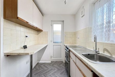 2 bedroom semi-detached bungalow to rent - Photo 3