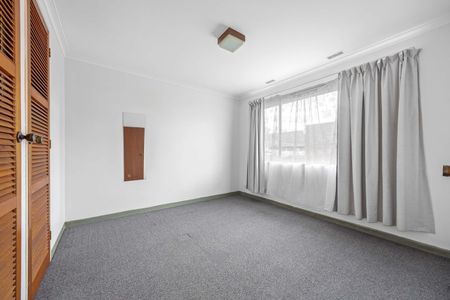 2 BEDROOM UNIT IN GREAT LOCATION – CLOSE TO SHOPPING CENTRES AND TRAIN STATION - Photo 4