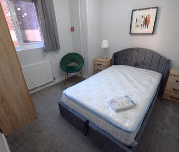 1 bedroom in a house share to rent - Photo 2