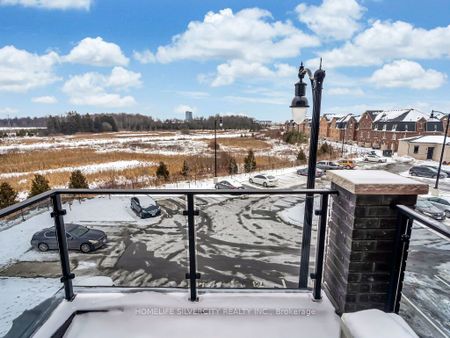 Condo Townhouse For Lease | W7363272 - Photo 2