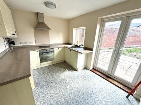 3 bedroom semi-detached house to rent - Photo 5