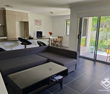 THOWNHOUSE IN FAMILY-FRIENDLY NOTTINGHAM SQUARE Furnished - Photo 5