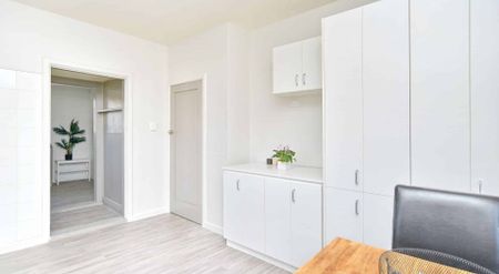 HILLSBOROUGH - 3 BEDROOM TIDY HOUSE, PET NEGOTIABLE - Photo 5