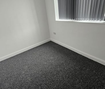 2 bed Flat - To Let - Photo 6