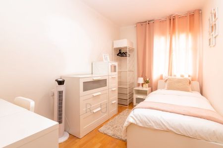 Carrer del Montseny, L'Hospitalet de Llobregat, Catalonia 08904 - Photo 2