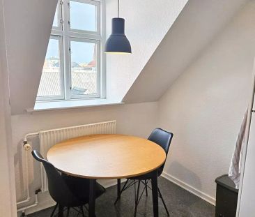 Charmerende taglejlighed med privat altan i Aalborg - Foto 4