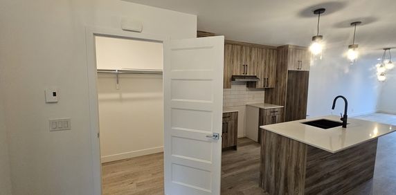 4 1/2 Construction 2023 *PROMOTION* - Photo 2