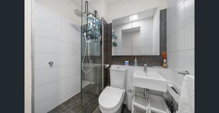 Sleek Apartment in Vibrant Fitzroy North - Photo 5