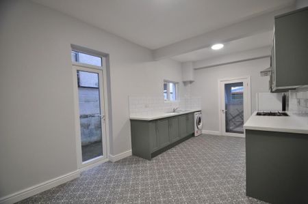 3 bedroom terraced house to rent - Photo 2