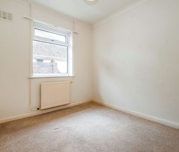 3 bedroom bungalow to rent Seafield Avenue, Goring-by-Sea, Worthing... - Photo 2