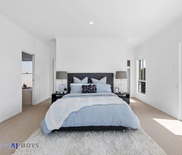 4 Bedroom House with 5kw solar and Walking Distance to Harbour Town... - Photo 4