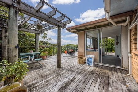 Sun-Soaked Sanctuary in the Trees - 453 Scenic Drive, Waiatarua - Photo 5