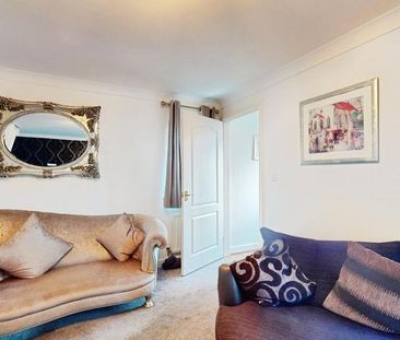 4 bedroom semi-detached house to rent - Photo 4