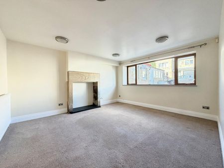 4 bedroom detached house to rent - Photo 2