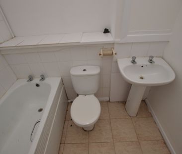2 Bedroom FIrst Floor Flat - Photo 4