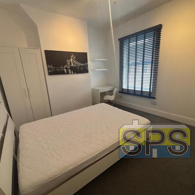 4 bedroom terraced house to rent - Photo 1