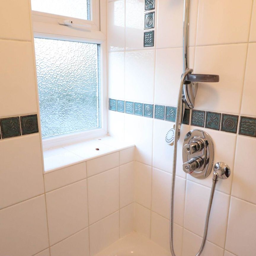 Deeds Grove, High Wycombe - Photo 1