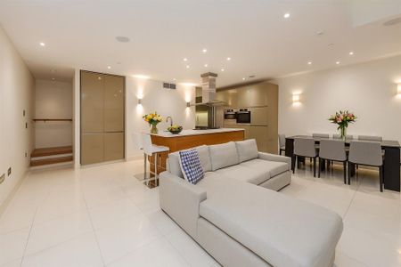 3 bedroom mews to rent - Photo 5