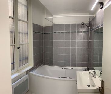 Location Appartement 1 pièce 31m² NIMES 30000 - Photo 3