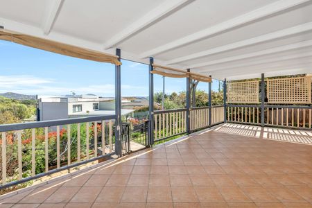 72 Fitchett St, Garran ACT 2605 - House For Rent | Domain - Photo 5