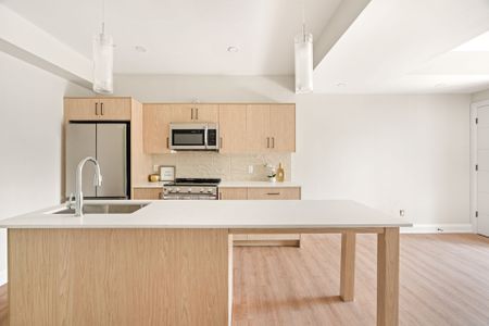 For Lease - 10 MCARTHUR Avenue Unit# 002, Vanier and Kingsview Park, Ontario - Photo 2