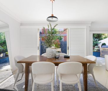 Quality modern townhouse / prime peninsula setting! - Photo 1