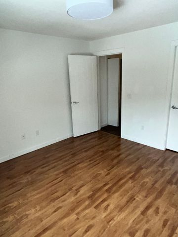 3 bed/2.5 bath Townhouse in Glenmore - Photo 3