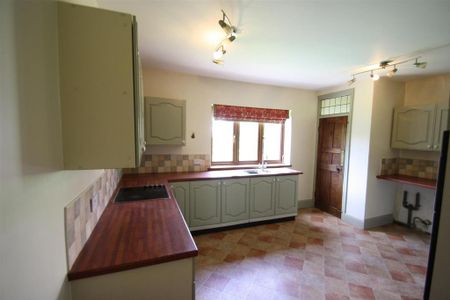 3 bedroom semi-detached house to rent - Photo 5