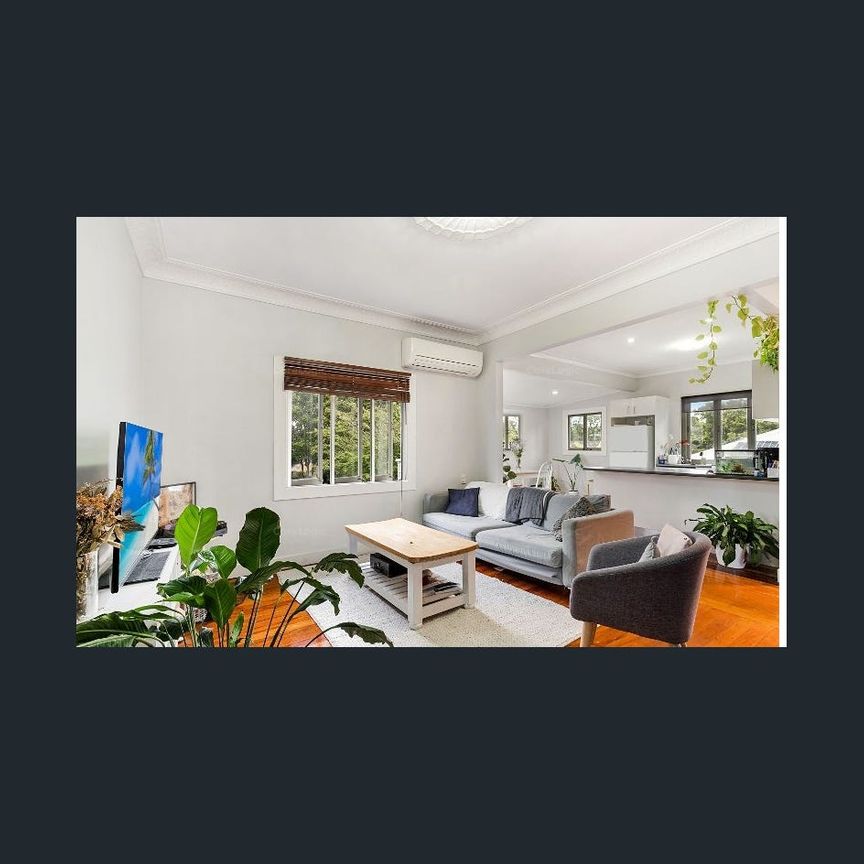 CLOSE TO SCHOOLS, SHOPS AND CBD - INCLUDES SOLAR! - Photo 1