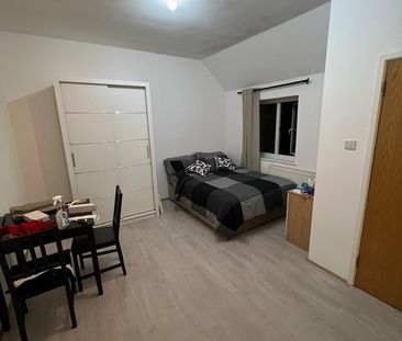 Room in a Shared House, North Circular Road, NW10 - Photo 5