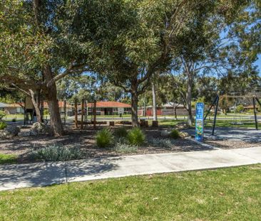 Charming Home in Super Central Mandurah Location - Photo 2