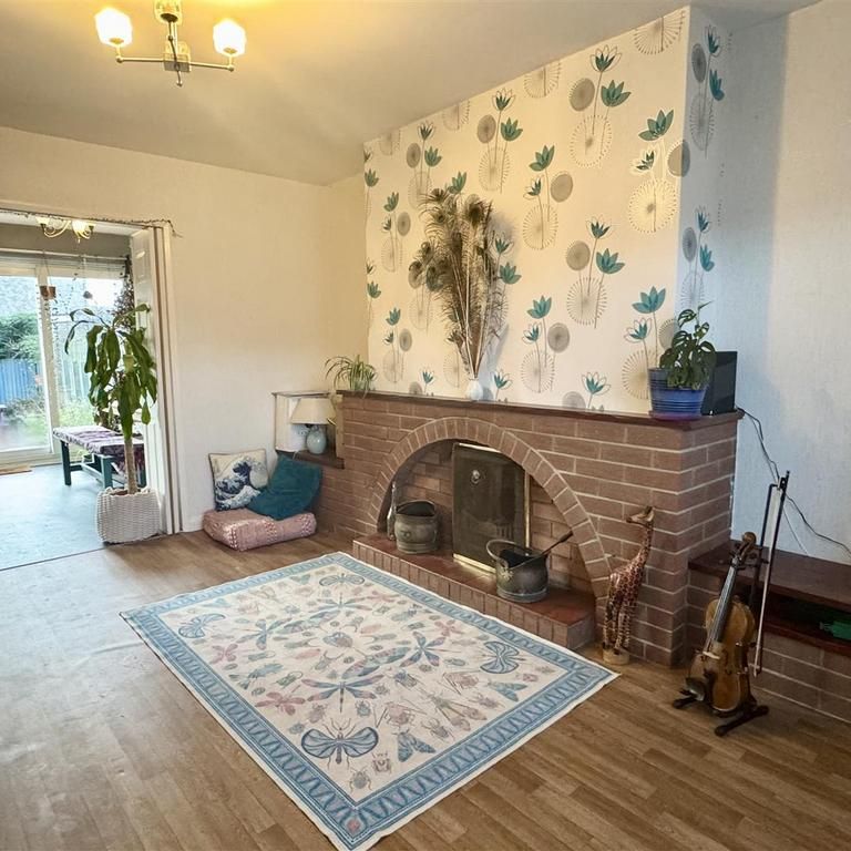 3 bedroom semi-detached house to rent - Photo 1