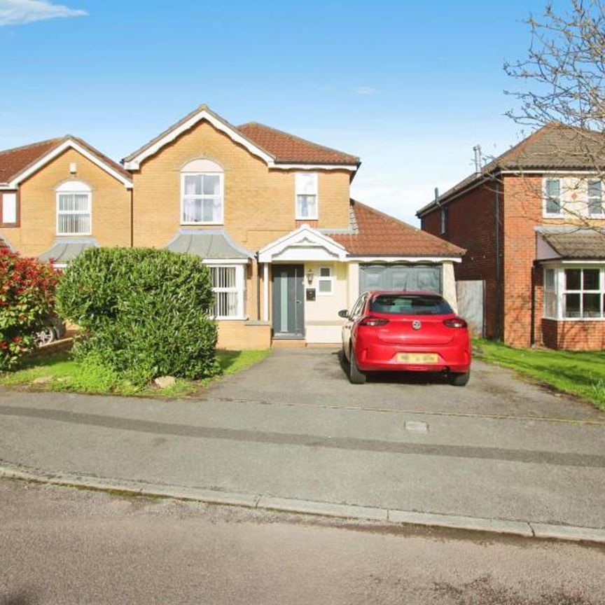 A 4 bedroom detached house in central Bradley Stoke. In very sought after location, close to schools and local amenities. Offered on an unfurnished basis in May. - Photo 1