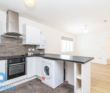 2 bed Flat for Rent - Photo 6