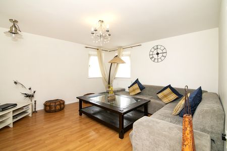 2 Bed Flat, Ronnie Lane, E12 - Photo 5
