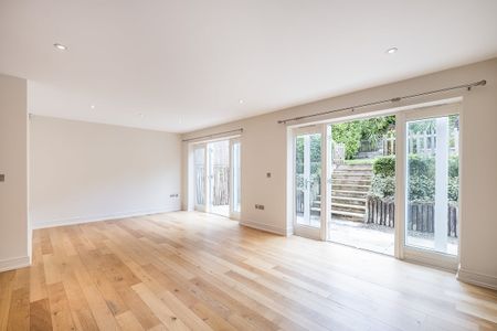 5 bedroom detached house to rent - Photo 2