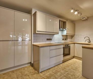 Apartment 202 Margarita Plaza 81 Adelaide Street, Belfast, BT2 8FF - Photo 6