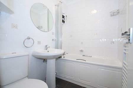 Fitzjohn Close, Guildford - Photo 4