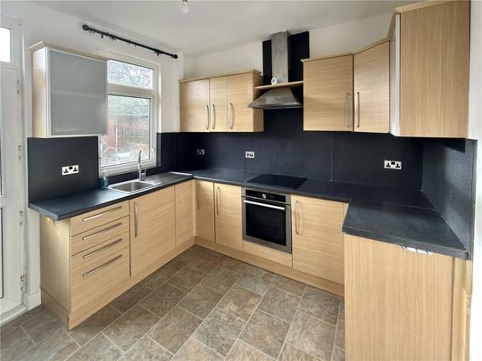 2 bedroom end of terrace house to rent - Photo 1