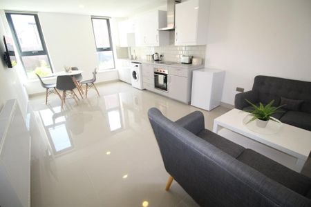 3 bedroom flat to rent - Photo 3