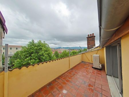 Location Appartement 4 pièces 108m² ROMANS SUR ISERE 26100 - Photo 2