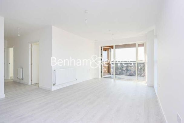 East Acton Lane, Acton, W3 - Photo 1