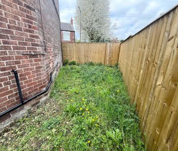 3 bedroom end of terrace house to rent - Photo 3