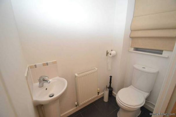 2 bedroom property to rent in Farnborough - Photo 1