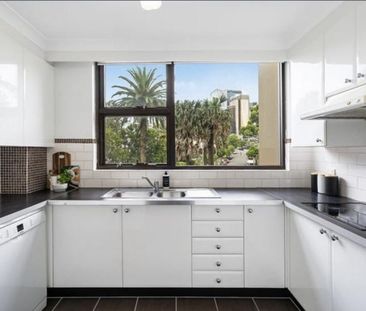 Prime Location, Spacious with New Appliances - Photo 5