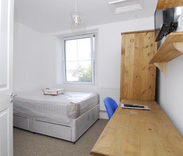 North Hill, Plymouth - Photo 1