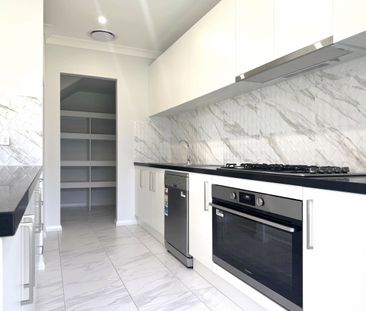 Brand New Large Family Home - Photo 4