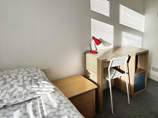 1 bedroom in a house share to rent - Photo 1